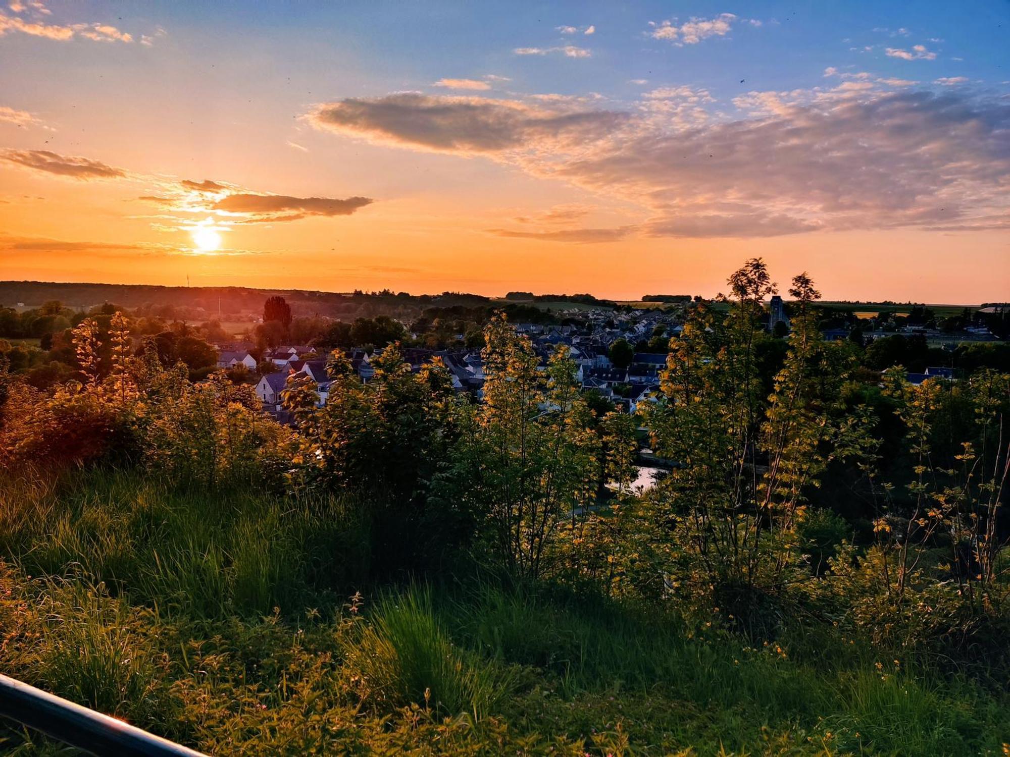 Halte Douillette Au Coeur De La Ville Шатодён Экстерьер фото